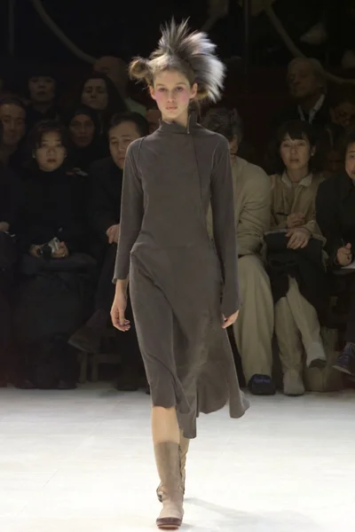 Look 10
